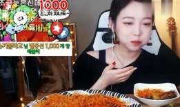 吃瓜视频挑战吃面,吃瓜群众化身美食达人，瓜片飞舞中品味面香四溢