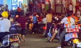 人在路上吃瓜视频,路人吃瓜视频引发围观热潮