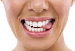 吃瓜突然舌根疼,揭秘夏日饮食健康之谜