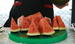 学校吃瓜最新,揭秘学校吃瓜背后的故事