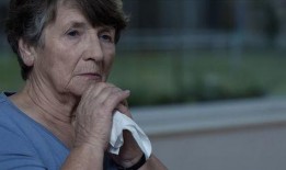 男护工吃瓜,揭秘医院里的温馨瞬间