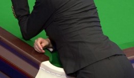 王钟瑶台球吃瓜,太可爱了！