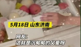 舍友阳台吃瓜,舍友共享夏日时光