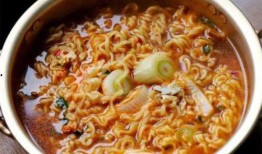 瓜仔吃泡面视频播放,一桶泡面的美味演绎