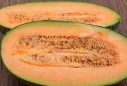 梦见分哈密瓜给大家吃,揭秘梦见分哈密瓜的寓意与启示