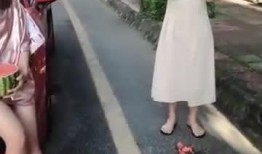 街头吃瓜少女是谁,网络红人的崛起之路