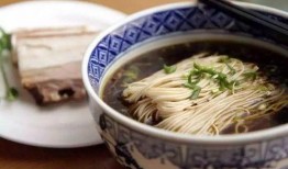 吃瓜吃面喝汤图片,吃瓜、吃面、喝汤，尽享味蕾盛宴