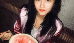 女星半夜吃瓜图片,女星神秘午夜吃瓜瞬间曝光