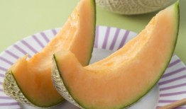 梦见分哈密瓜给大家吃,揭秘梦见分哈密瓜的寓意与启示